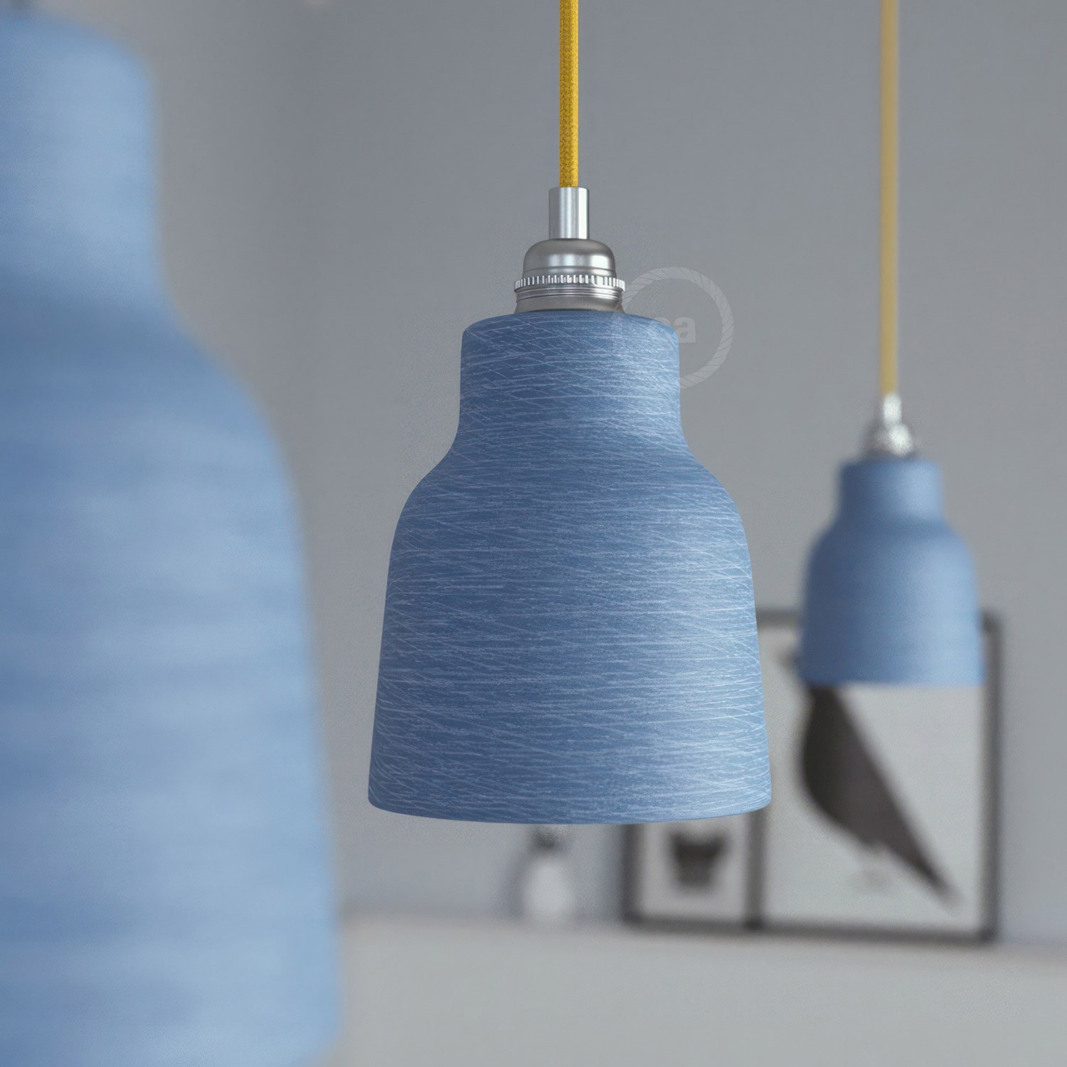 Závesná lampa s textilným káblom, keramickým tienidlom v tvare Vázy s kovovými detailmi - Vyrobená v Taliansku
