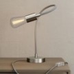 Flexibilná stolná lampa Flex ponúkajúca rozptýlené svetlo