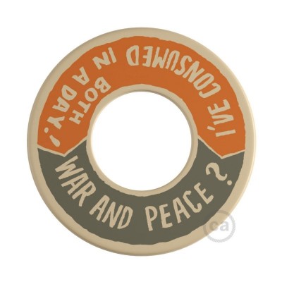 MINI-UFO: obojstranný drevený disk z kolekcie READING BALLSH*T s motívom WAR&PEACE + BETTER THAN THE MOVIE
