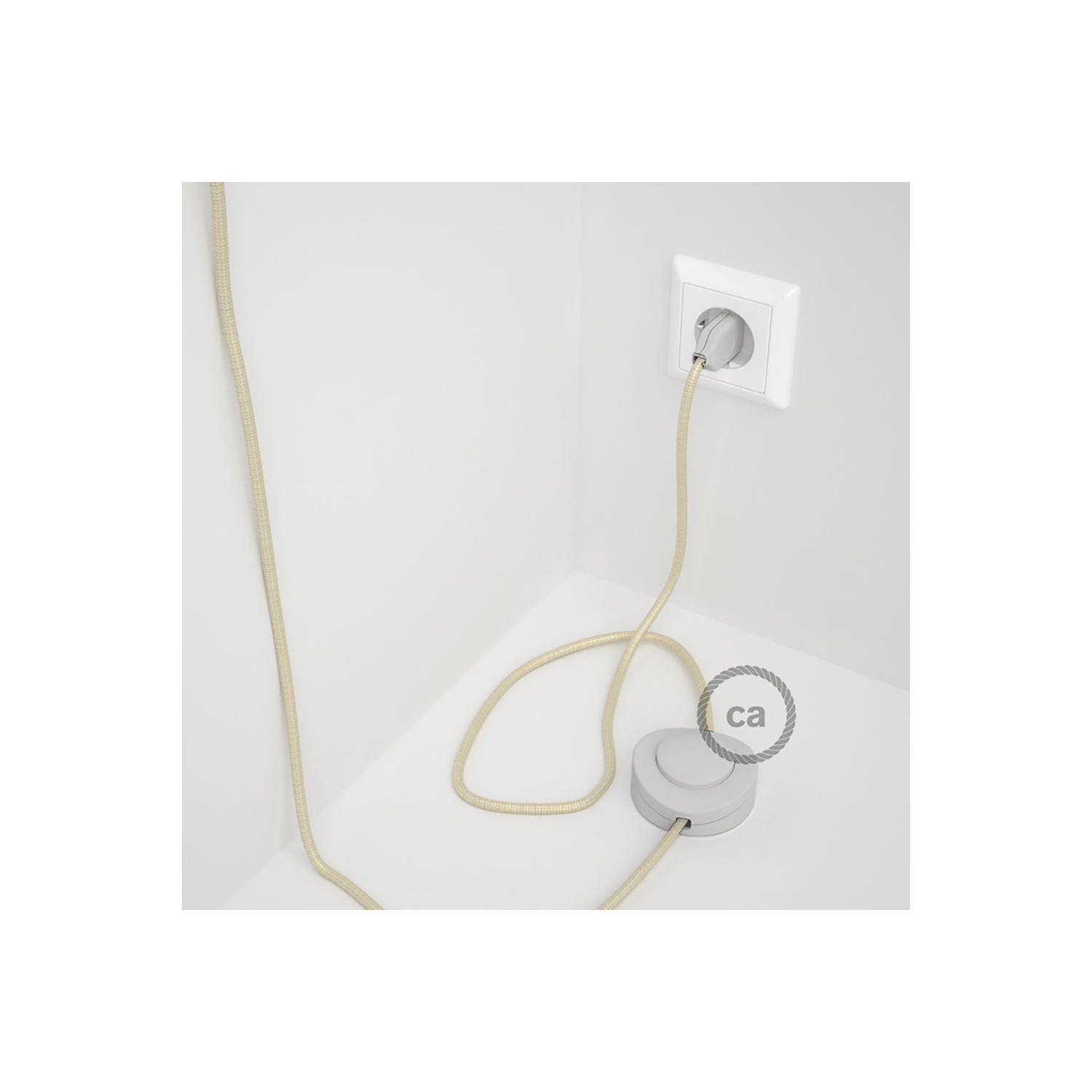 Napájací kábel pre podlahovú lampu, RM00 Slonovinový hodvábny 3 m. Vyberte si farbu zástrčky a vypínača.