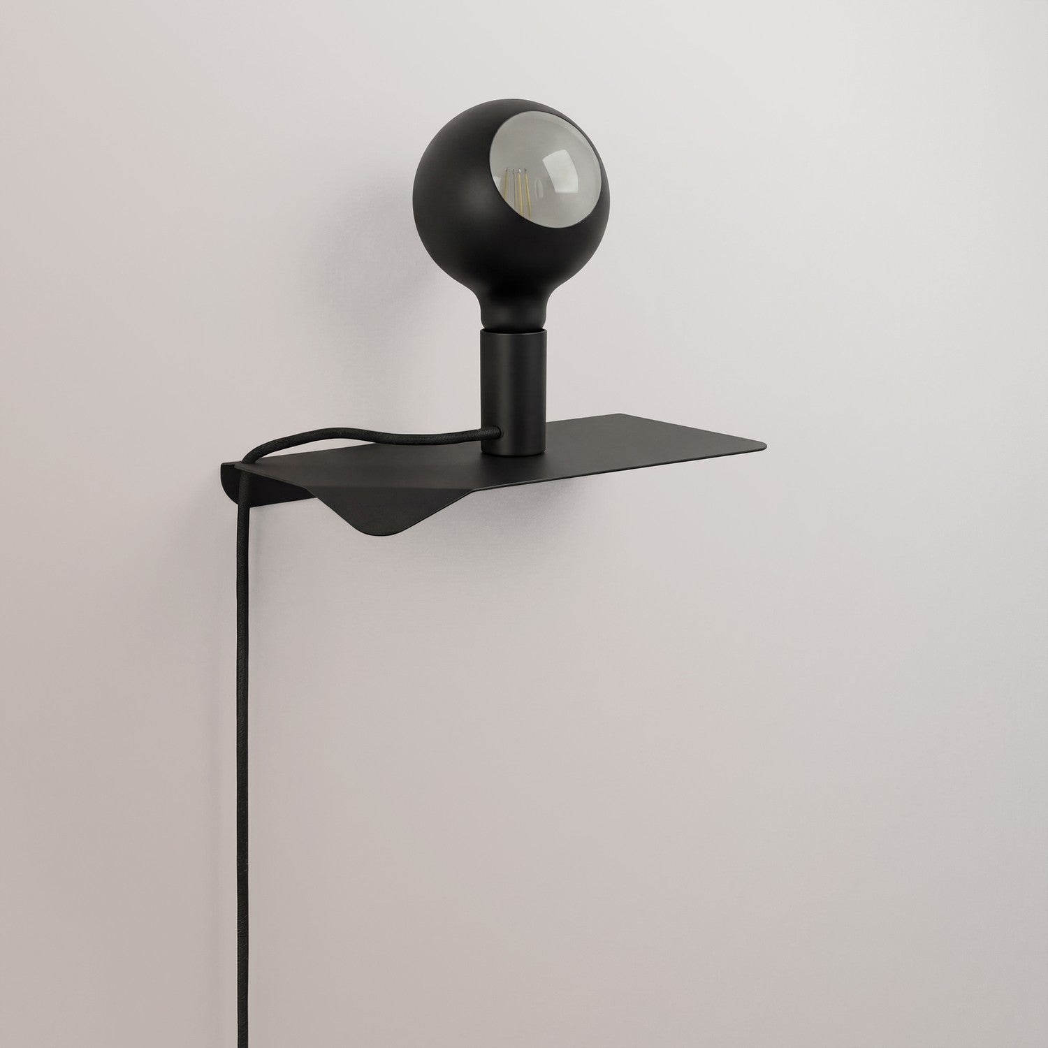 Combo Camo - Lampada con mensola e spina UK - Nero - Creative Cables