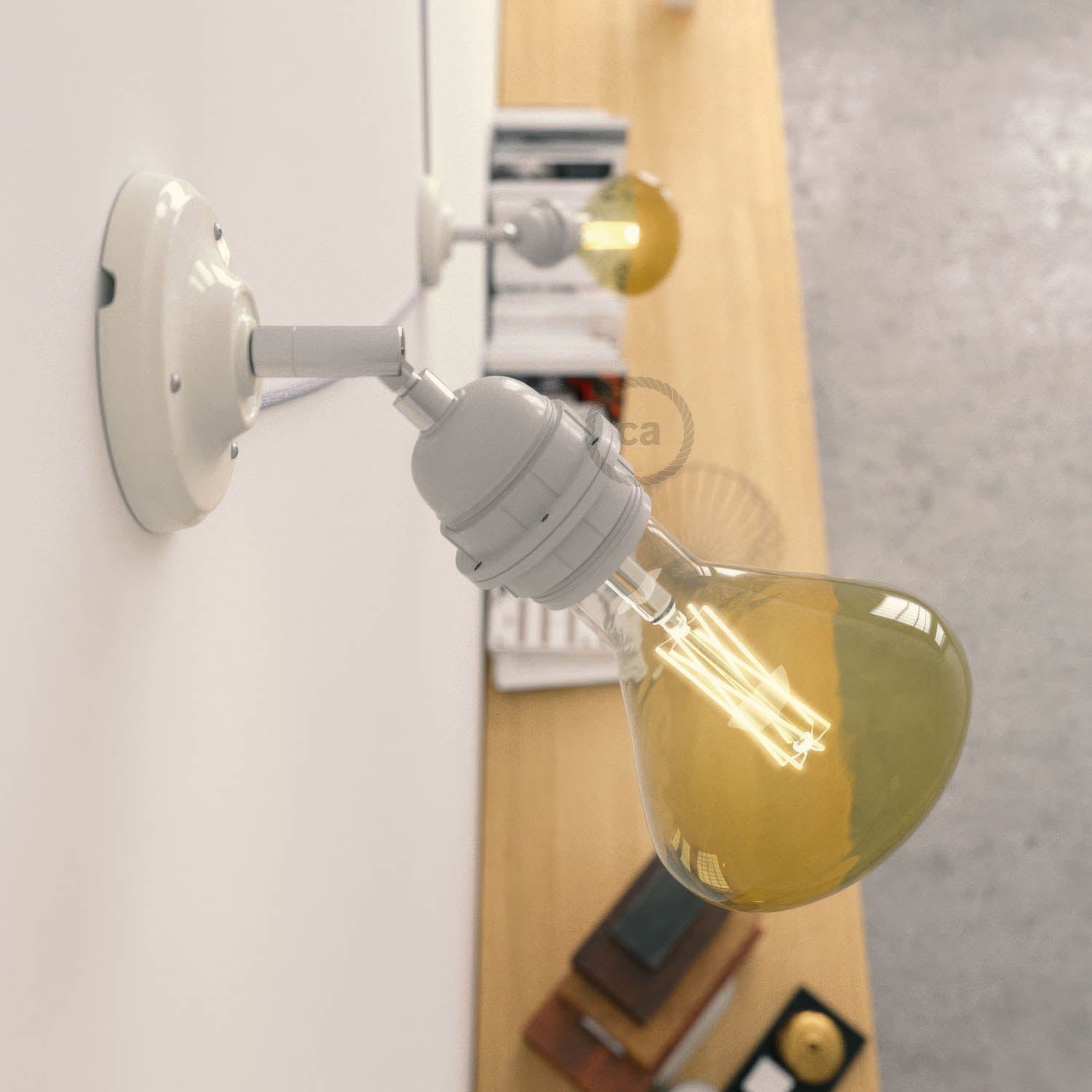 Fermaluce Classic 90° con portalampada filettato E27, lampada filomuro orientabile in porcellana - Bianco