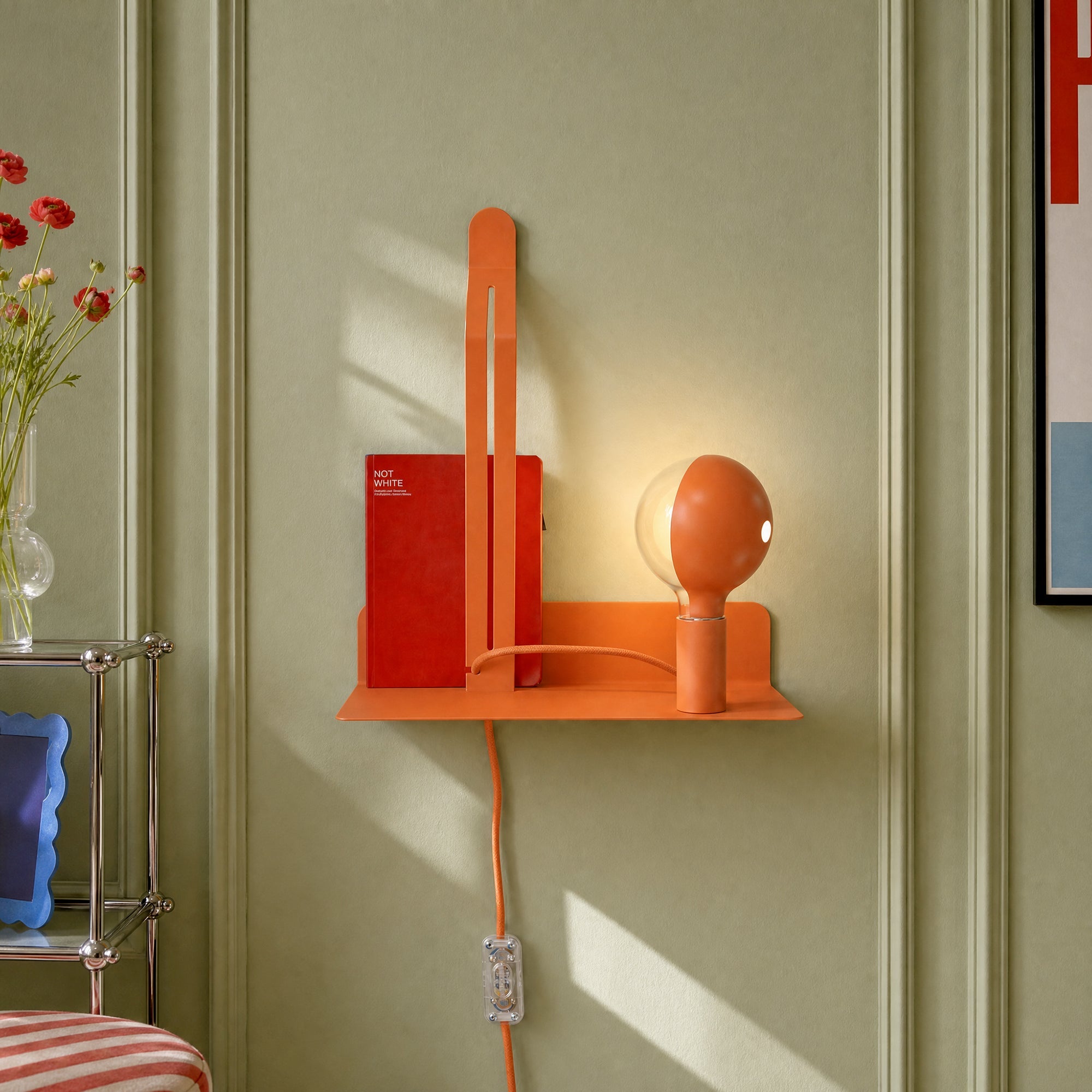 Lampada da parete con mensola e lampadina LED G125 verniciata - Murio Talia - Arancione