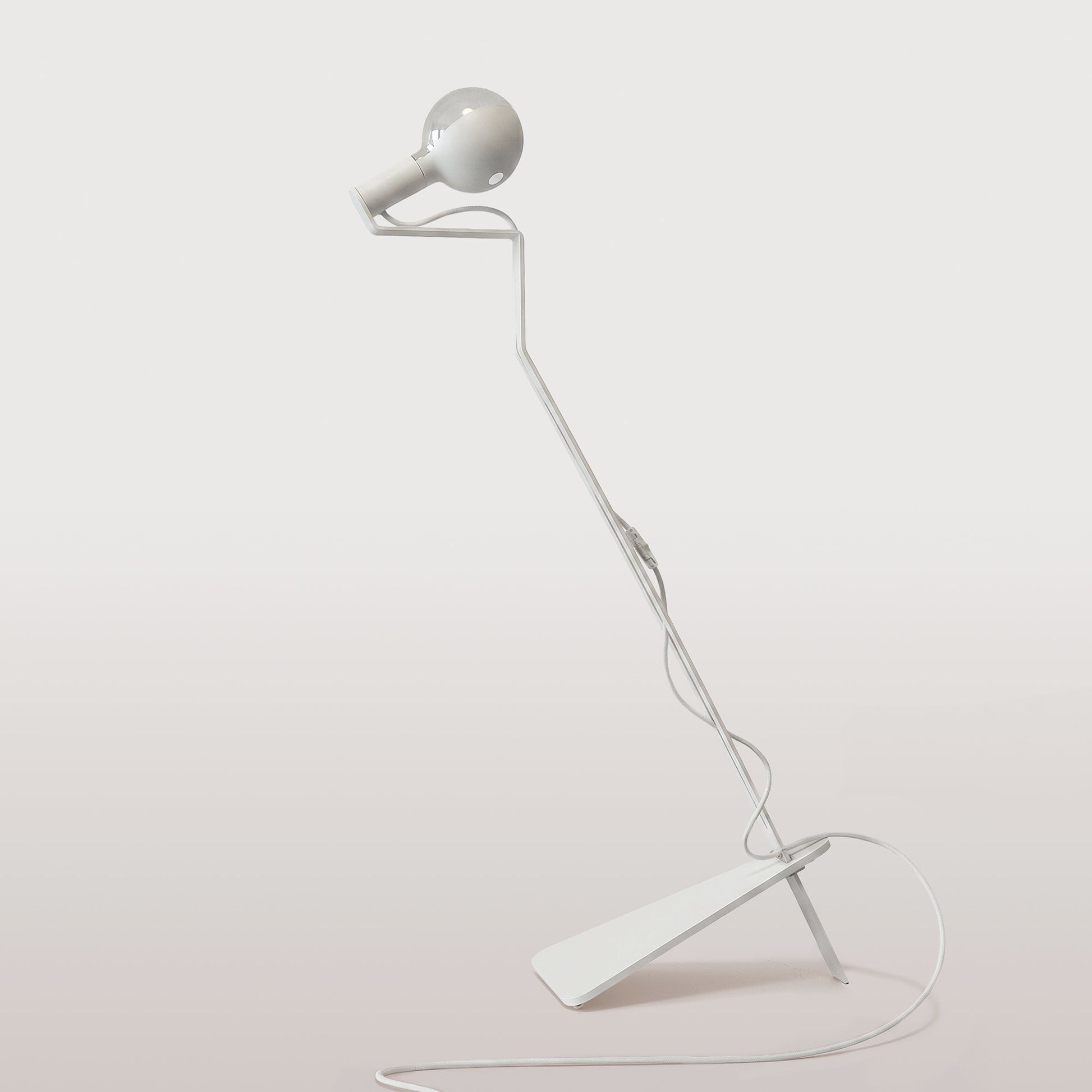 Lampada da terra inclinabile con lampadina LED G125 verniciata - Mario Talia - Bianco
