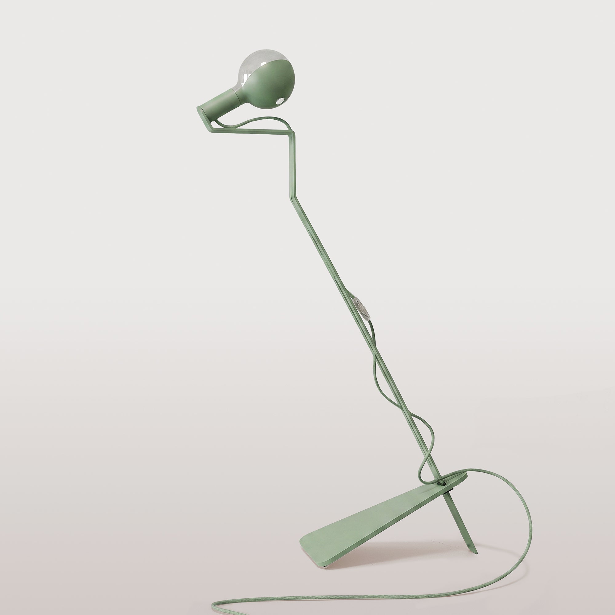 Lampada da terra inclinabile con lampadina LED G125 verniciata - Mario Talia - Verde