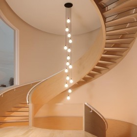 Vnútorné schodiská: nápady na osvetlenie, ktoré spájajú funkčnosť a estetiku
